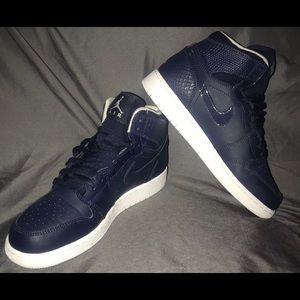 NiKE Air Jordan 1 High Navy GS Size 6Y 705300-405